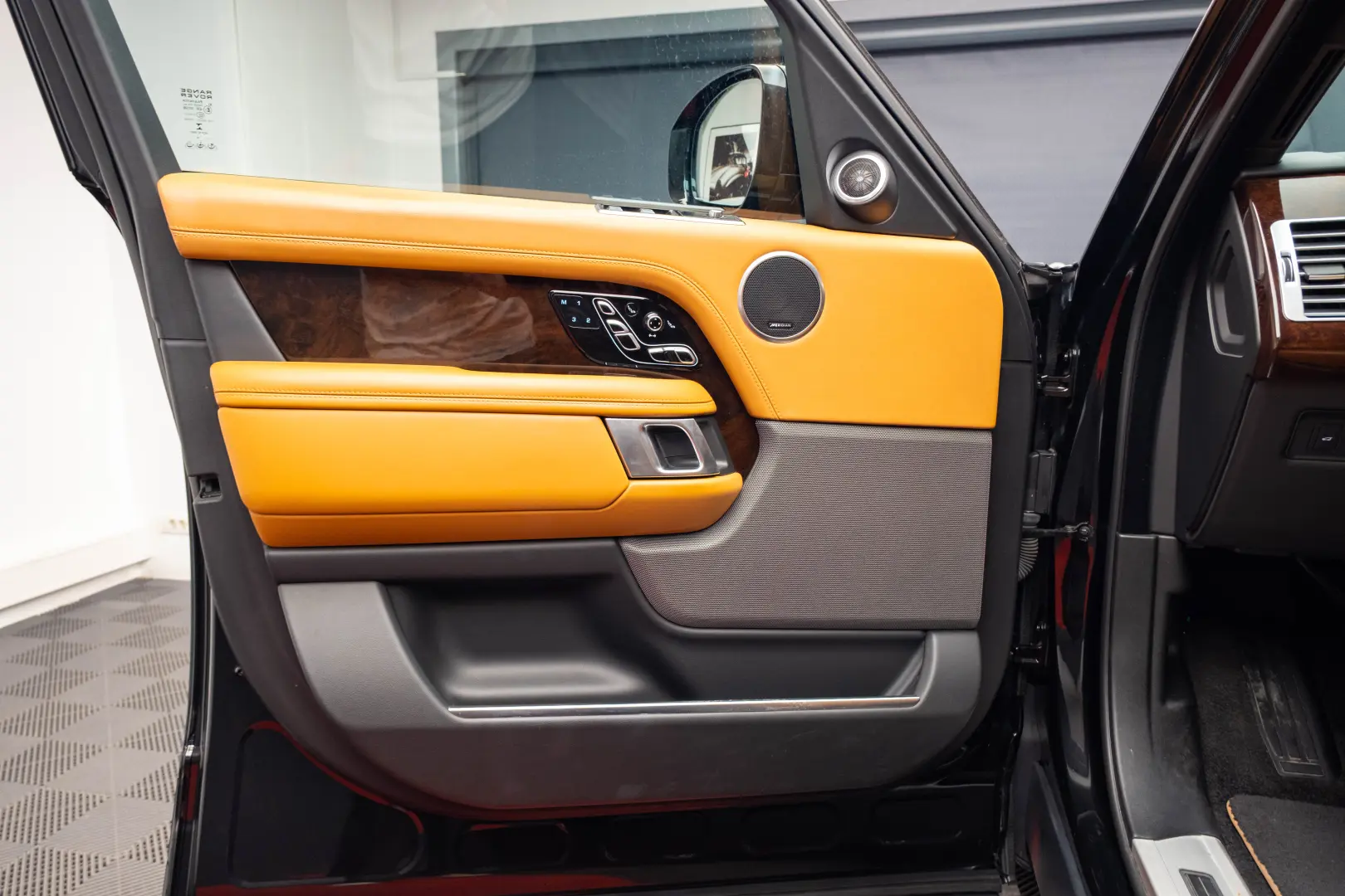 Range Rover Autobiography