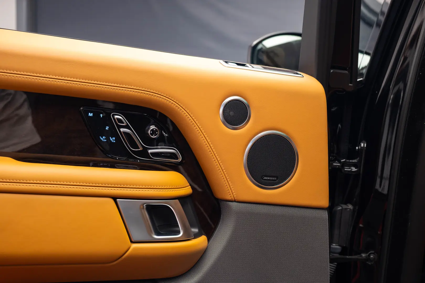 Range Rover Autobiography