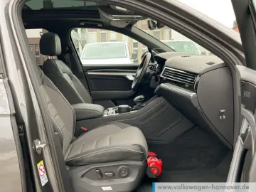 Touareg 3.0 TDI 4M R-Line AHK Navi Pano Sthzg HU