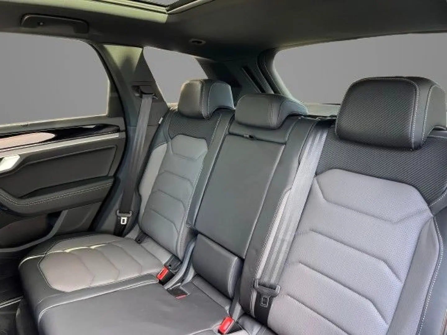 Touareg R-Line 3,0 l V6 TDI  4MOTION  BlackStyle