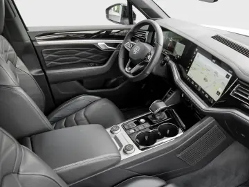 Touareg R eHybrid Matrix Keyless Trailer/TravelA