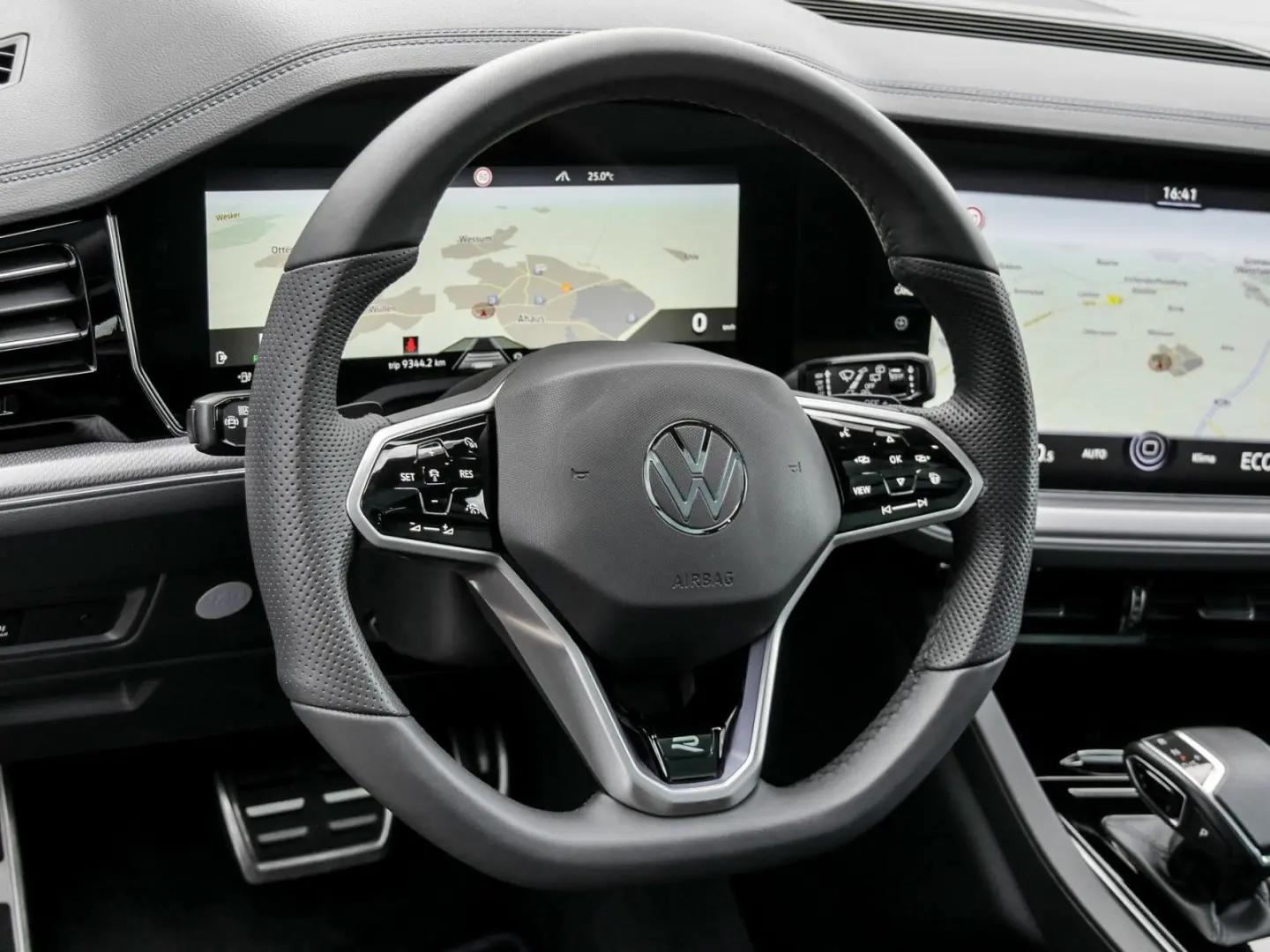 Touareg R eHybrid Matrix Keyless Trailer/TravelA