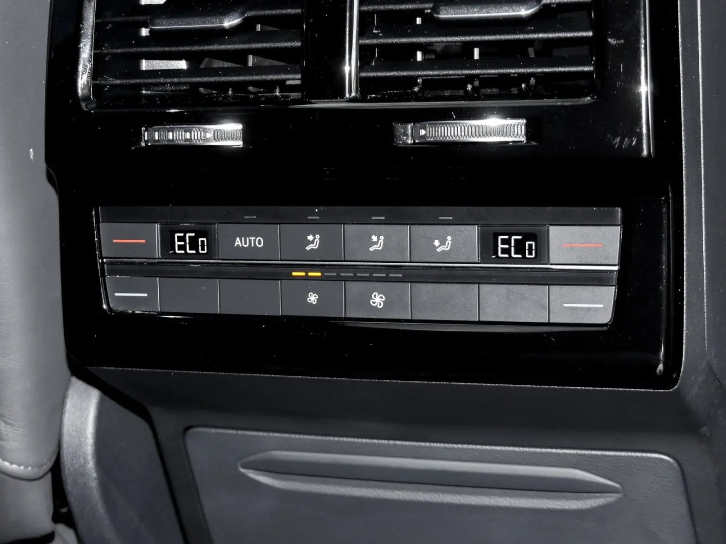 Touareg R eHybrid Matrix Keyless Trailer/TravelA