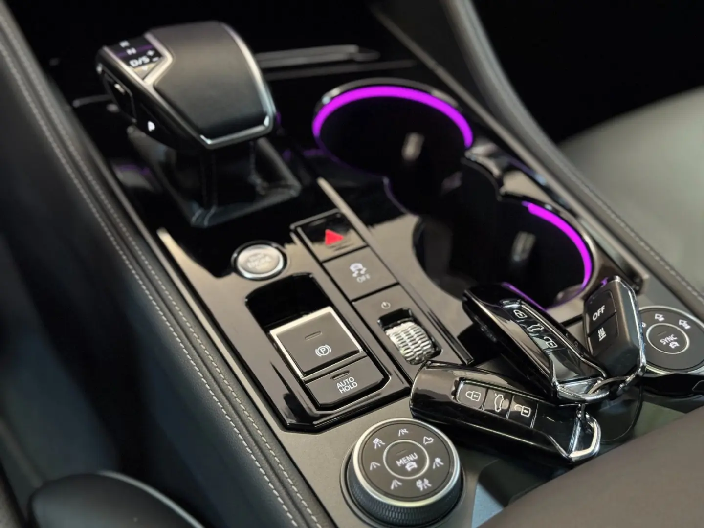 Touareg R-Line/NightVision/Masage/STHZ/SoftClose