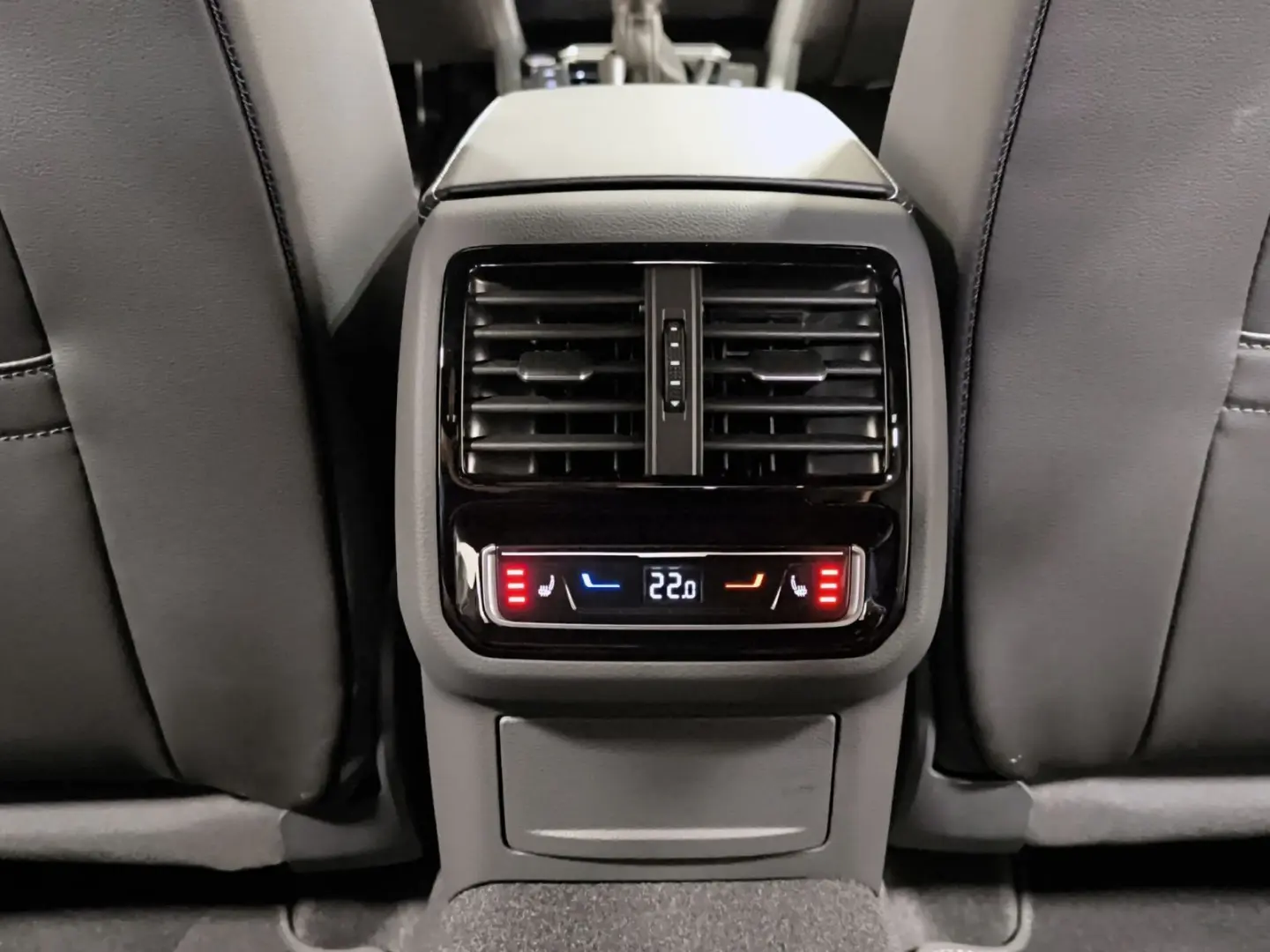 Arteon 2.0 TSI DSG 4M R-Line, AHK, Matrix, 20
