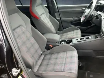 Golf VIII 2.0 TSI DSG GTI AHK LED LM19 NAVI PANO