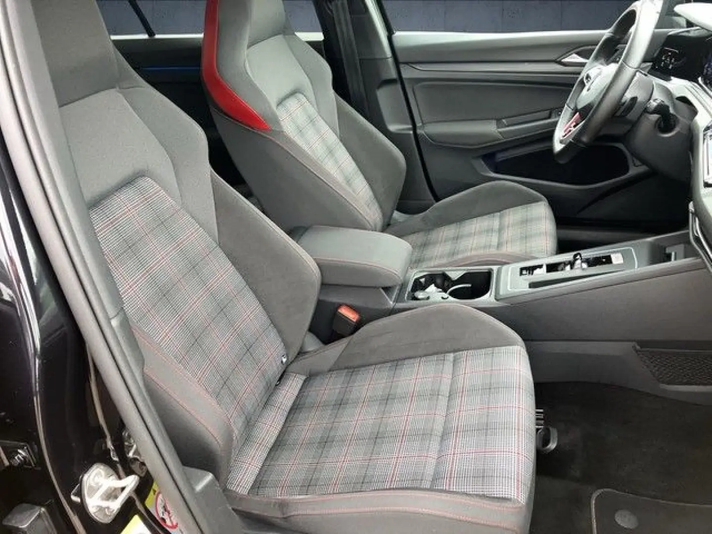 Golf VIII 2.0 TSI DSG GTI AHK LED LM19 NAVI PANO