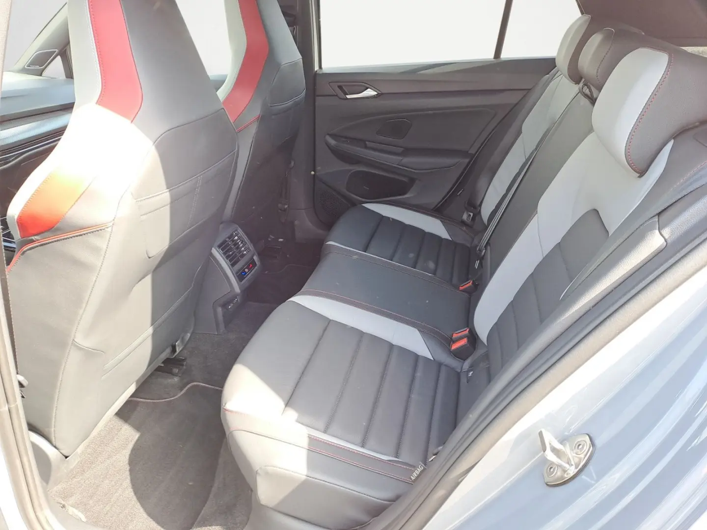 Golf GTI DSG Leder HUD HarmanKardon AHK Pano DCC