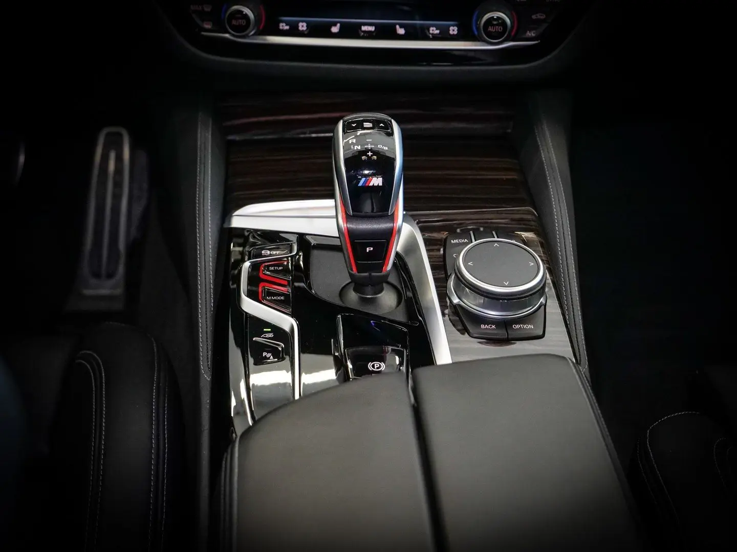 M5 Limousine M Driver's Package Aut Nav LED B&W 