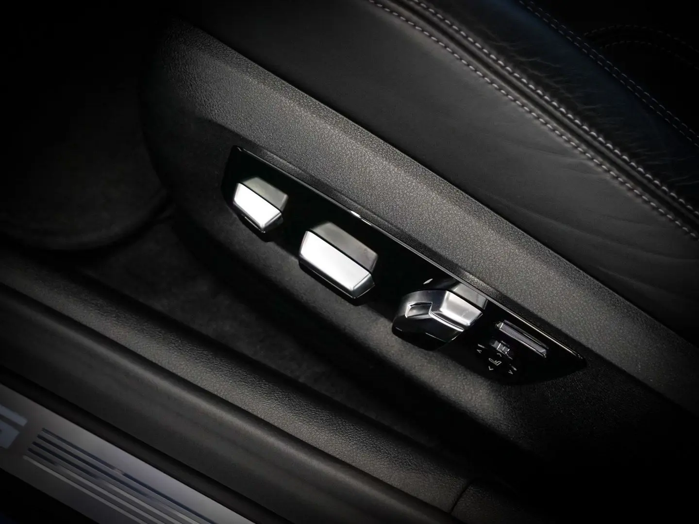 M5 Limousine M Driver's Package Aut Nav LED B&W 