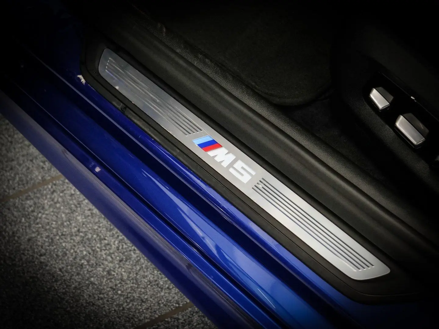 M5 Limousine M Driver's Package Aut Nav LED B&W 