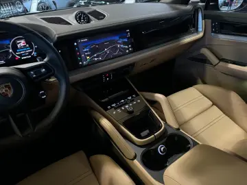 Porsche Cayenne Coupe E-Hybrid/2024/21