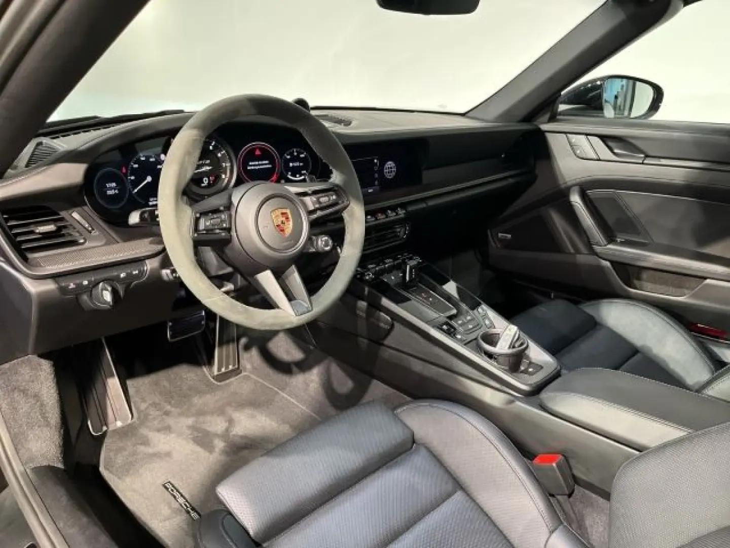992 911 Carrera 4 GTS Cabrio BOSE Surround View