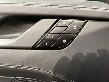 992 911 Carrera 4 GTS Cabrio BOSE Surround View