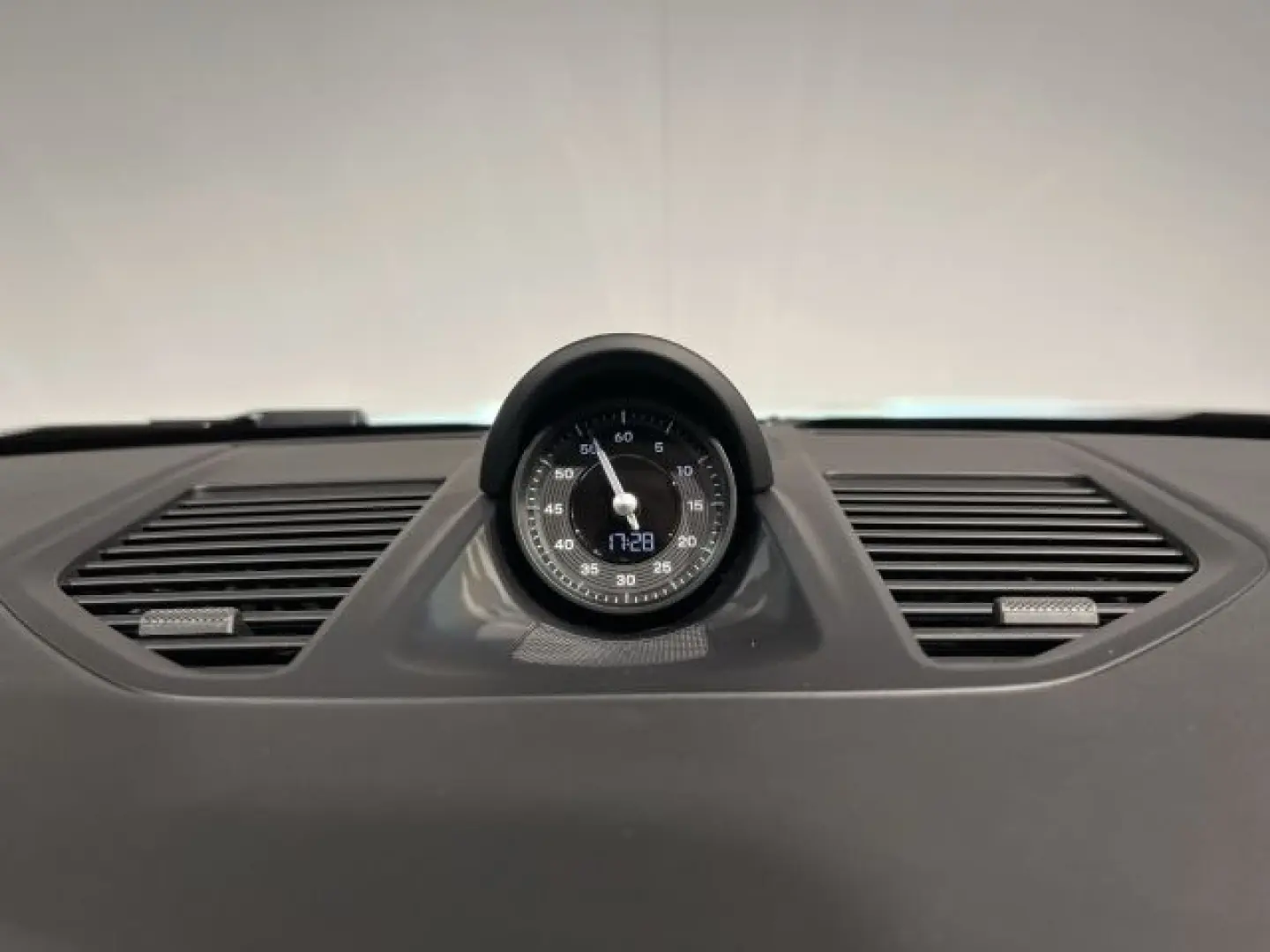 992 911 Carrera 4 GTS Cabrio BOSE Surround View