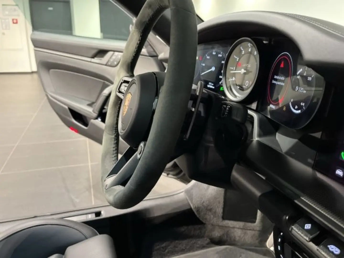 992 911 Carrera 4 GTS Cabrio BOSE Surround View