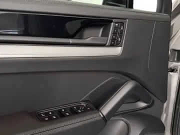 Porsche Cayenne Coupe E-Hybrid*Chrono-Paket*