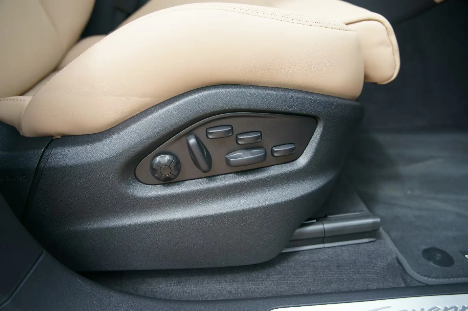 Porsche Cayenne Coupe E-Hybrid *P-DISPLAY