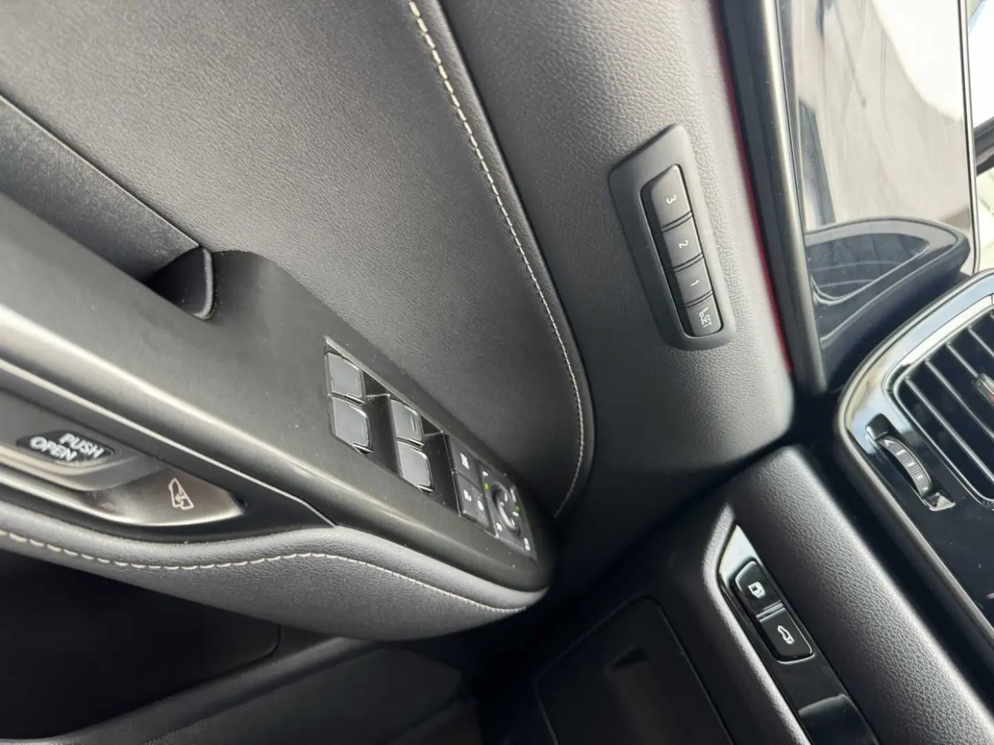 NX450h+ E-Four Executive Line * Interior & Techn