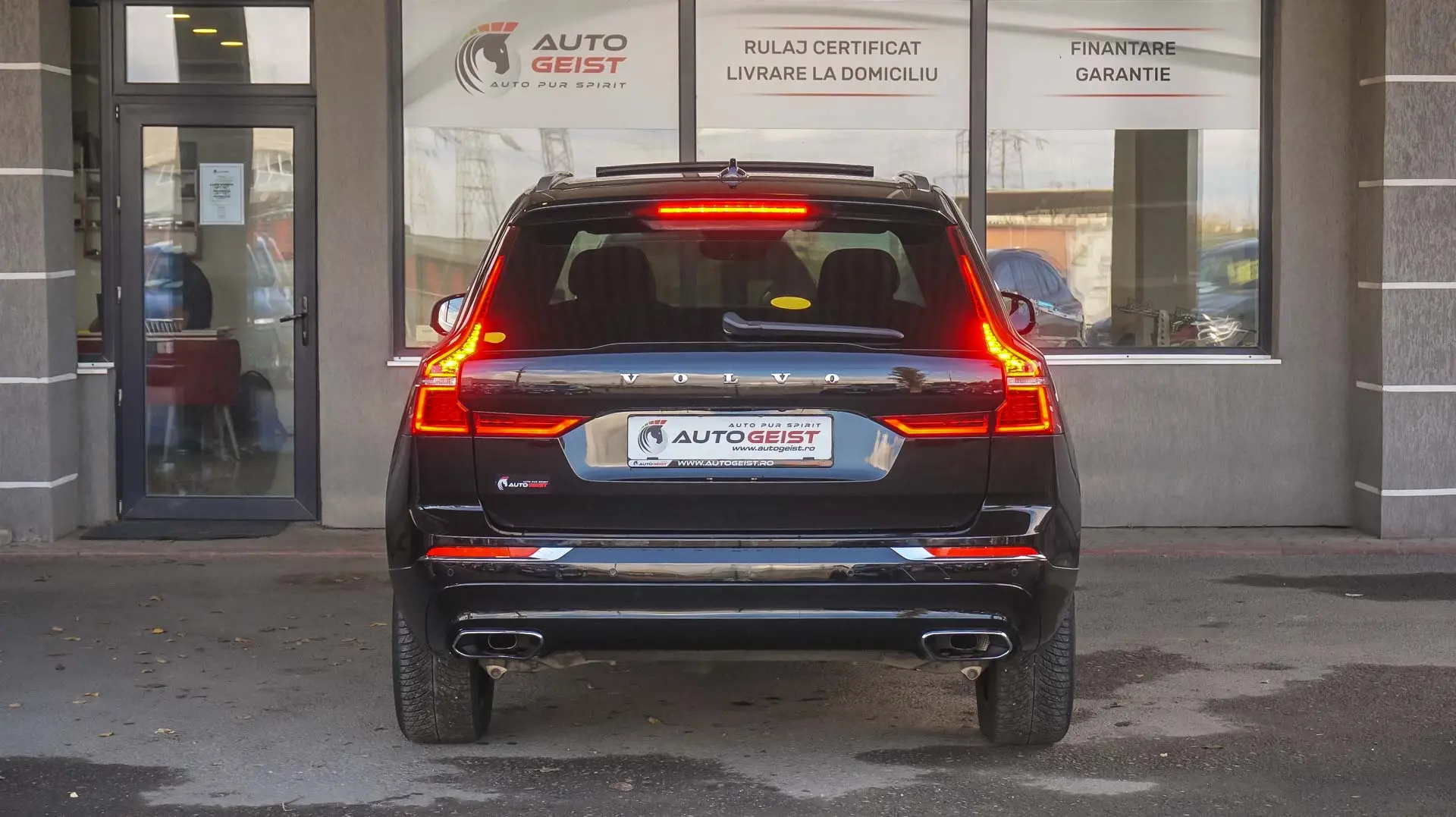 VOLVO XC60 B4 INSCRIPTION