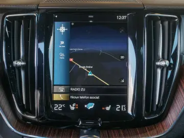 VOLVO XC60 B4 INSCRIPTION
