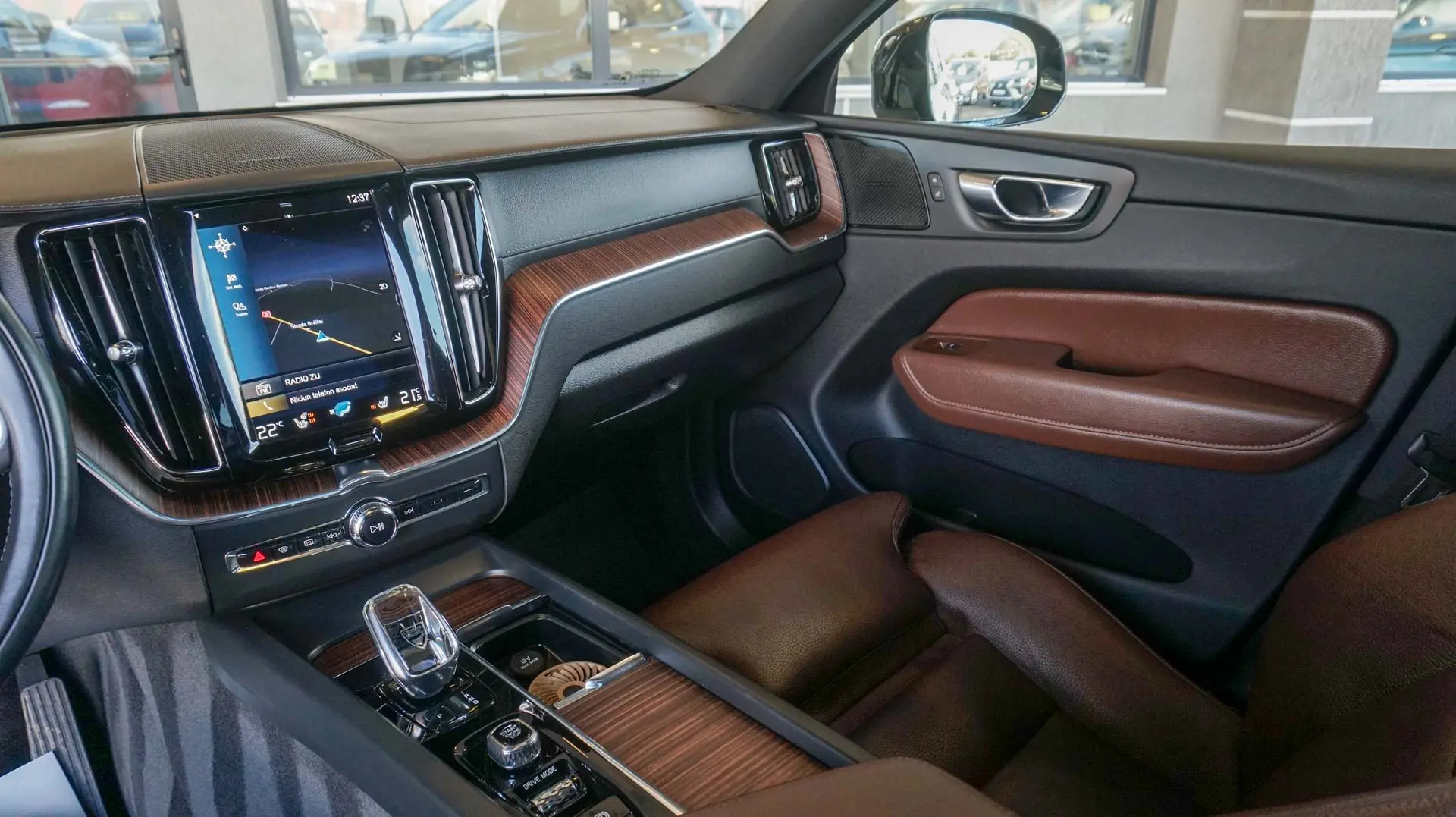 VOLVO XC60 B4 INSCRIPTION