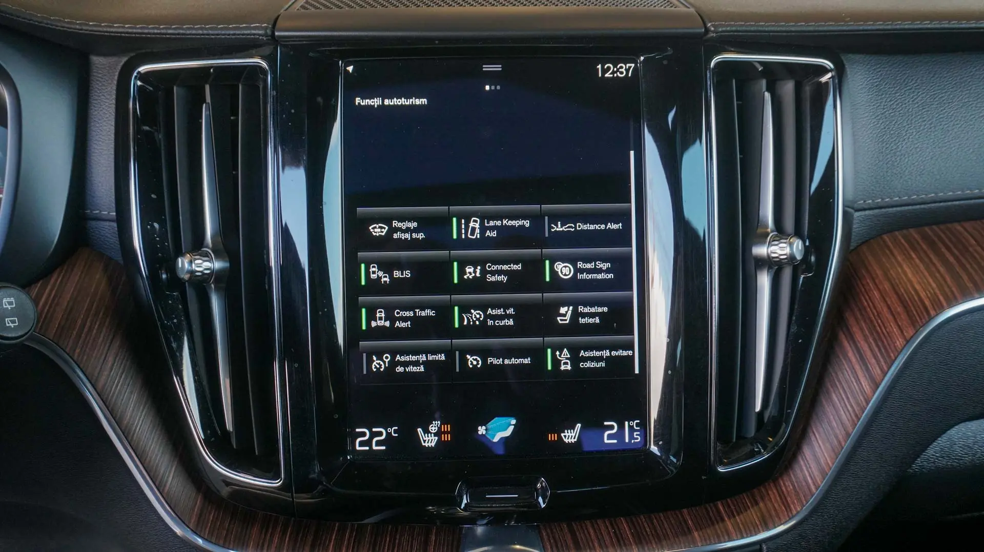 VOLVO XC60 B4 INSCRIPTION