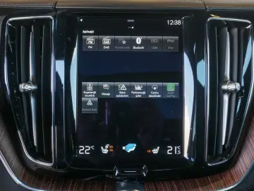 VOLVO XC60 B4 INSCRIPTION