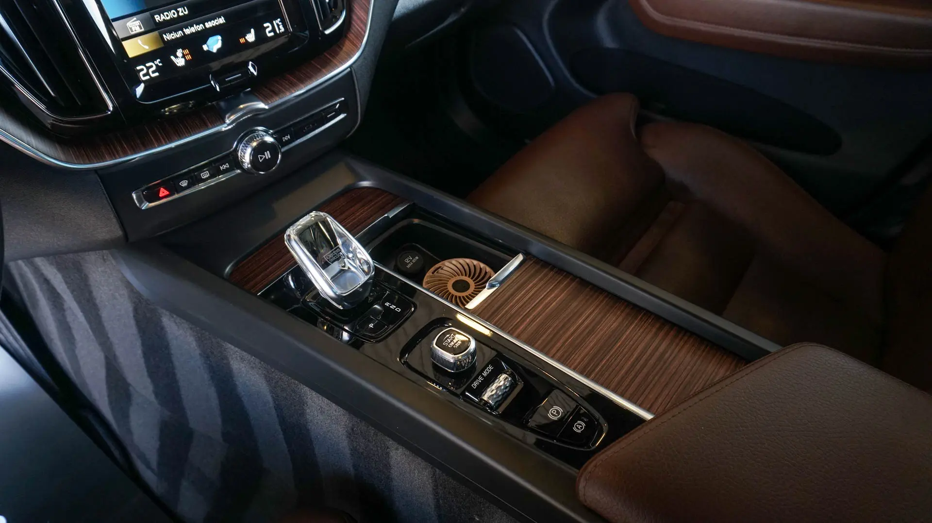 VOLVO XC60 B4 INSCRIPTION