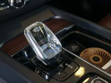 VOLVO XC60 B4 INSCRIPTION
