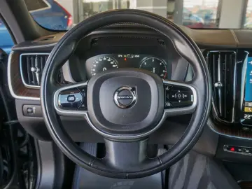 VOLVO XC60 B4 INSCRIPTION