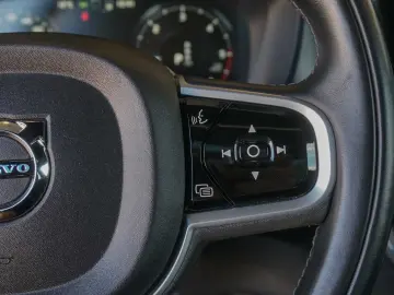 VOLVO XC60 B4 INSCRIPTION