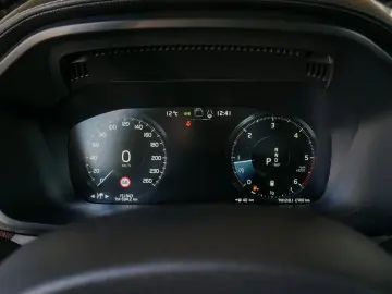 VOLVO XC60 B4 INSCRIPTION