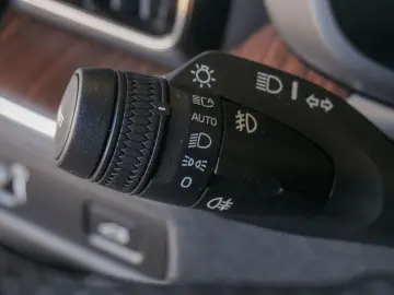 VOLVO XC60 B4 INSCRIPTION