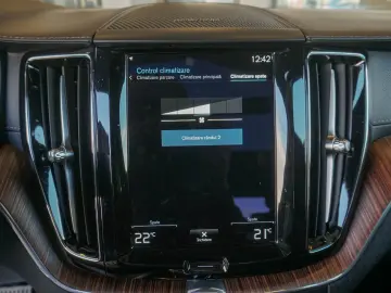 VOLVO XC60 B4 INSCRIPTION