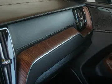 VOLVO XC60 B4 INSCRIPTION