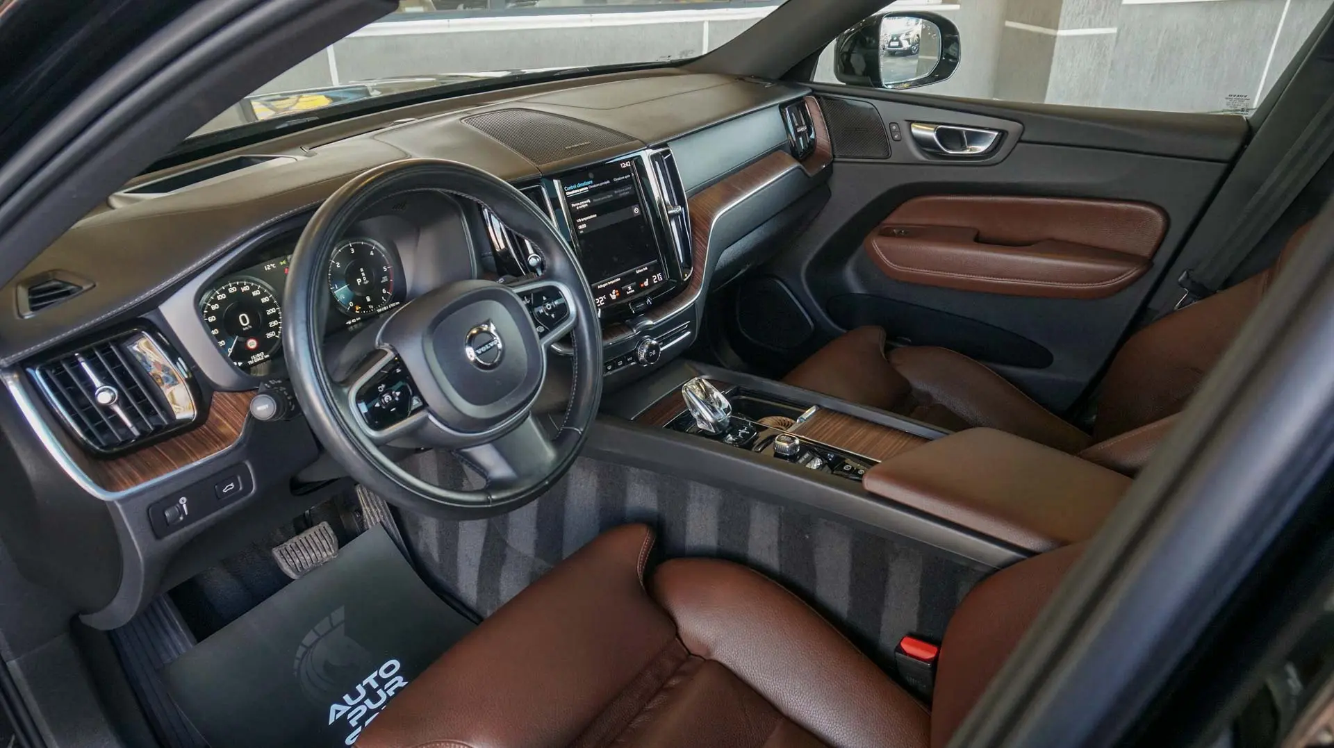 VOLVO XC60 B4 INSCRIPTION