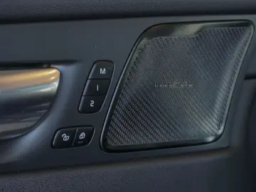 VOLVO XC60 B4 INSCRIPTION