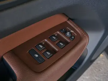 VOLVO XC60 B4 INSCRIPTION