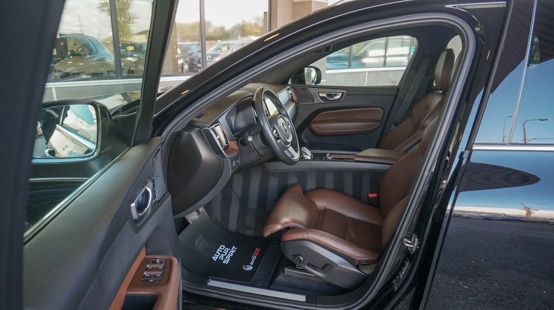 VOLVO XC60 B4 INSCRIPTION