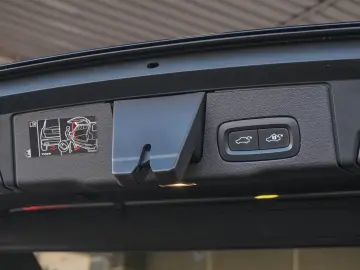 VOLVO XC60 B4 INSCRIPTION