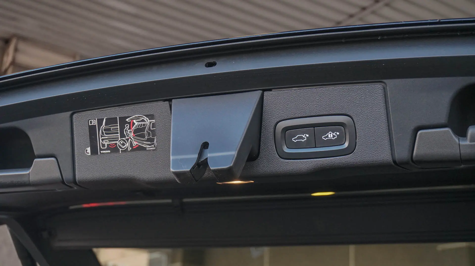 VOLVO XC60 B4 INSCRIPTION