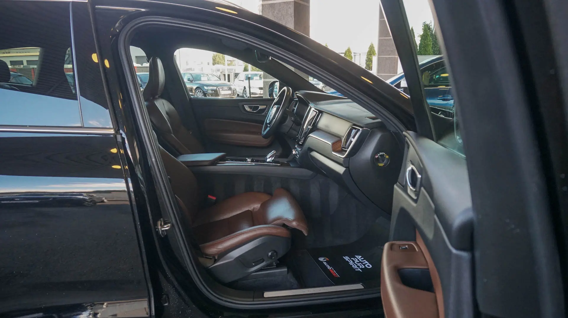 VOLVO XC60 B4 INSCRIPTION