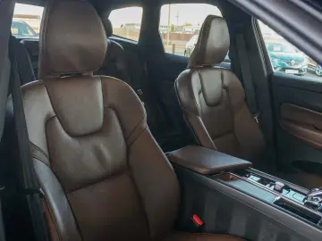 VOLVO XC60 B4 INSCRIPTION