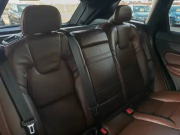 VOLVO XC60 B4 INSCRIPTION
