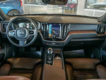 VOLVO XC60 B4 INSCRIPTION