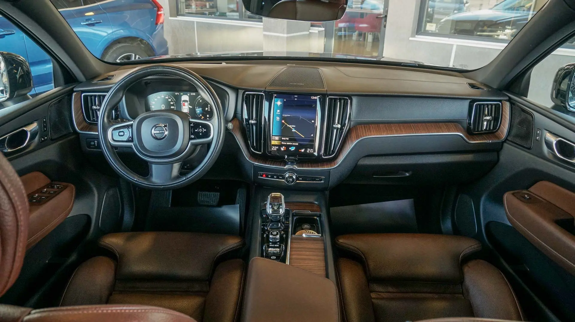 VOLVO XC60 B4 INSCRIPTION