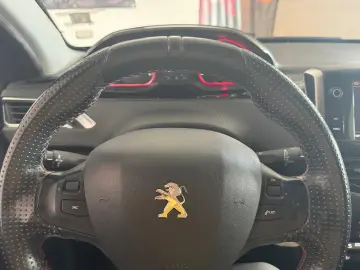 PEUGEOT 2008 GT Line 1.2 Turbo Automat