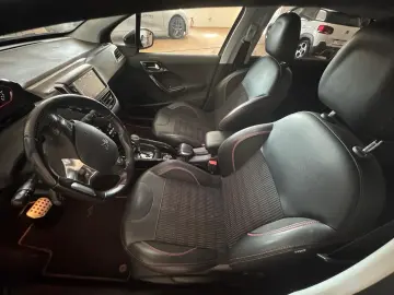 PEUGEOT 2008 GT Line 1.2 Turbo Automat