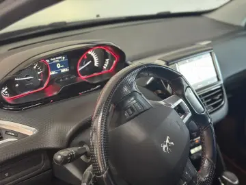 PEUGEOT 2008 GT Line 1.2 Turbo Automat